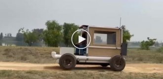 «Дом на воде и колесах»: китайский изобретатель собрал необычный автодом из подручных материалов