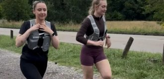 В Великобритании женщины-полицейские вышли на пробежку, чтобы пресечь домогательства (4 фото + 1 видео)