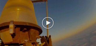 Кто меняет лампы над облаками