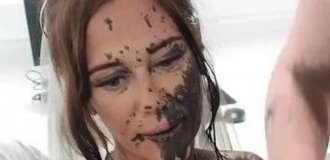 Невесту, шедшую к алтарю, облили чёрной краской (2 фото + 1 видео)