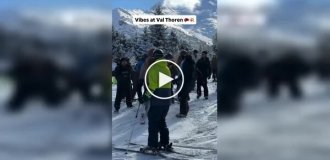 A crowd of skiers beat up Chewbacca at the Val Thorens resort in France