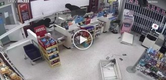 В Лондоне грабители проникли в магазин с помощью бензопилы