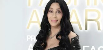 Cher Reveals How John Lennon Stripped Down in Front of Her at the Playboy Mansion (4 Photos)