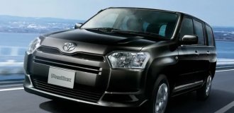 В Японии до сих пор можно приобрести новую вместительную «тойоту» за 12 000 $ (14 фото)