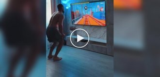 Парень придумал необычный способ сжигать калории во время игры
