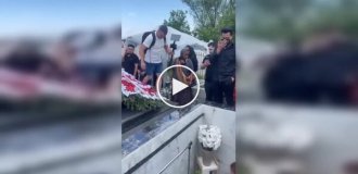 В некоторых странах могилы превращают в мраморные комнаты