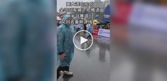 Суддя забігу заважав лідеру марафону фінішувати