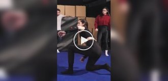 Киану Ривз избил Анну де Армас