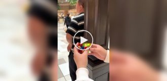 Собрать таким способом кубик рубика невозможно