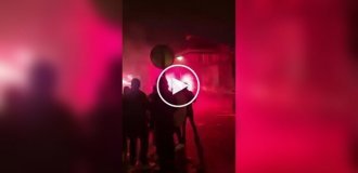 Как мигранты атаковали голландскую полицию фейерверками