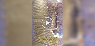 В Германии замок из пивных подставок рухнул перед самым рекордом