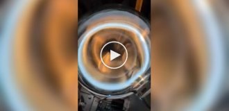 Інженер створив лампу з «чорною дірою», від якої неможливо відвести погляд