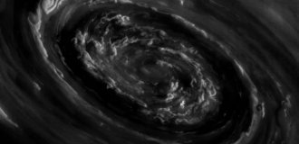 Saturn's Hexagon: An Atmospheric Anomaly with a Giant Vortex in the Center (4 photos)