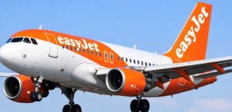 Британцы провезли умершую бабушку на борт самолёта и попытались выдать её за спящую (3 фото)