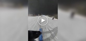 Лыжник выбрал не самый лучший костюм для катания