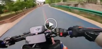 Феєричне закінчення покатушок на мотоциклі