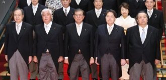 Japan falsified a photo of ministers because of... wrinkled trousers (7 photos)