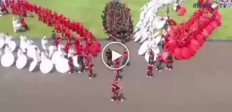 A boatman boy who became famous on the Internet performed at a parade in honor of the 80th anniversary of Indonesian independence