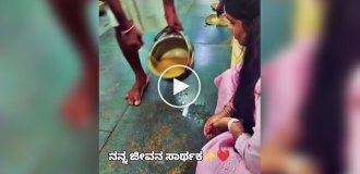 Serving food in an Indian temple