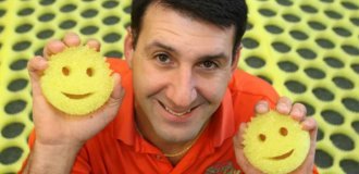 American Marketing: How to Make $100 Million on Smiley Kitchen Sponges (3 photos)