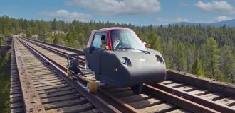 A man made a homemade train out of his car: now the entire railway is at his service (2 photos + 1 video)