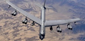 У Каліфорнії розбився бомбардувальник B-52 (1 фото + 2 відео)