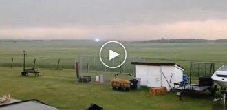 В Канаде засняли шаровую молнию
