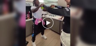 Игрок американского футбола и пилот Формулы 1 демонстрируют невероятные рефлексы