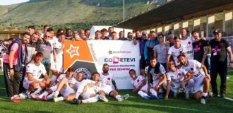 Футболисты итальянского клуба «Атлетик Палермо» получили от спонсора пожизненную подписку на подбор эскортниц (3 фото)