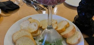 Awkward presentation of food in cafes and restaurants (21 photos)