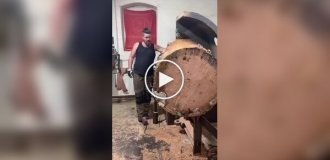 The process of creation wooden vase