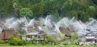 Навіщо в Японії збудували село-фонтан (4 фото + 1 відео)