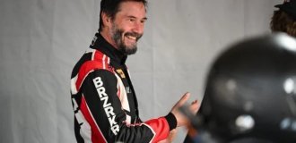 Keanu Reeves took part in professional car racing, flew off the track and took 25th place out of 35 (2 photos + 2 videos)