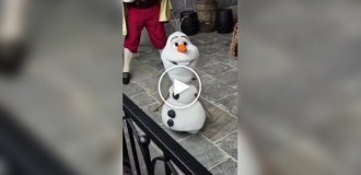 Робот-Олаф впервые пообщался с публикой