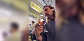 Чоловік з'їв цибулину просто в літаку: пасажири в шоці, стюардеса заливає салон освіжувачем