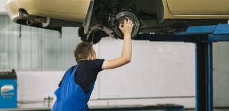 Стук и хруст в подвеске? Почему пора проверить шаровую опору