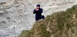 Tourist Risks Life for Spectacular Selfie (5 photos + 1 video)