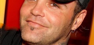 The frontman of the band Crazy Town has died - the song Butterfly by Seth Binzer tore up the charts in the 2000s (photo + video)