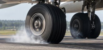 Planes Touch Down at 250 km/h: Why Tires Don't Blow Out on Landing (7 Photos)