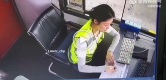 Незваный гость напугал девушку в Китае