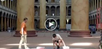 Американцы построили самую высокую башню из домино