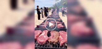 A Spanish beach turned into a real paradise for meat eaters for one day