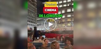 Плаваючий кінотеатр у Лондоні