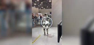 Попытка робота сделать заднее сальто