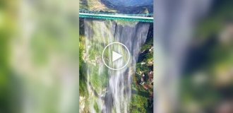 У Китаї відкрили найвищий штучний водоспад у світі