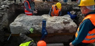 Археологи вскрыли запечатанный 1700 лет назад римский саркофаг (6 фото)