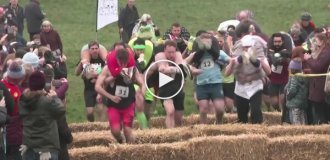 Финская пара выиграла бочку эля на соревнованиях по переносу жен в Великобритании  переносу жен