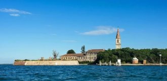 Paranormal hunter visited the "ghost island" in Italy (6 photos + 1 video)