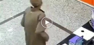 Літній чоловік здивував персонал аптеки несподіваним акробатичним трюком