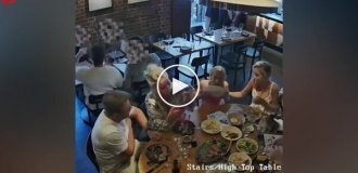 В Сиднее посетитель ресторана посыпал собственные волосы на еду, чтобы не платить счет